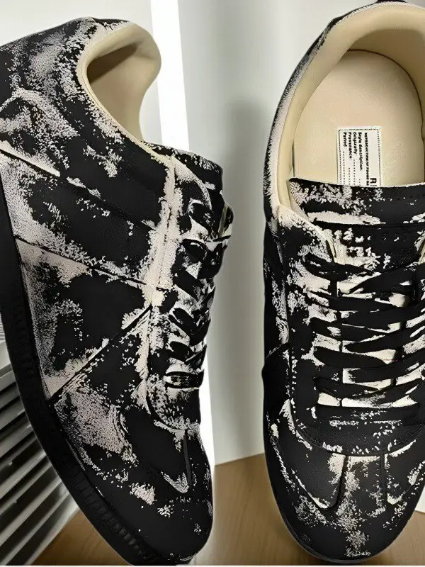 Men's shoes new de training shoes Hugh white fashion coating graffiti low top mm casual single shoes large size patent leather sneakers