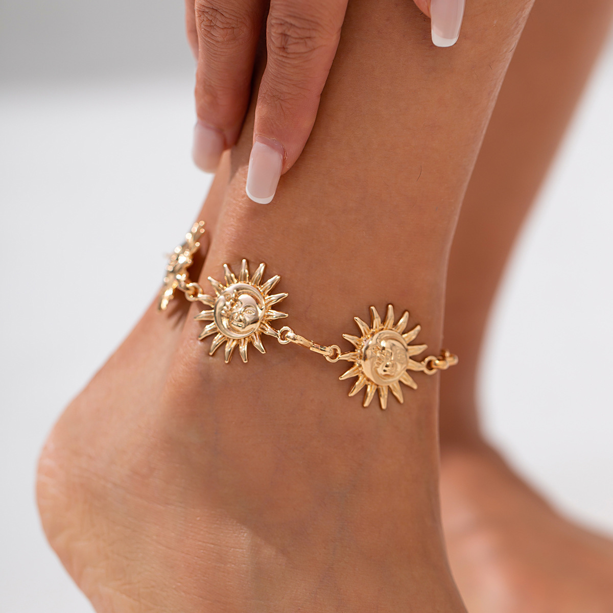 Cross-border jewelry 2025 summer new sun pendant anklet ladies golden foot chain Europe and the United States foreign trade foot jewelry wholesale