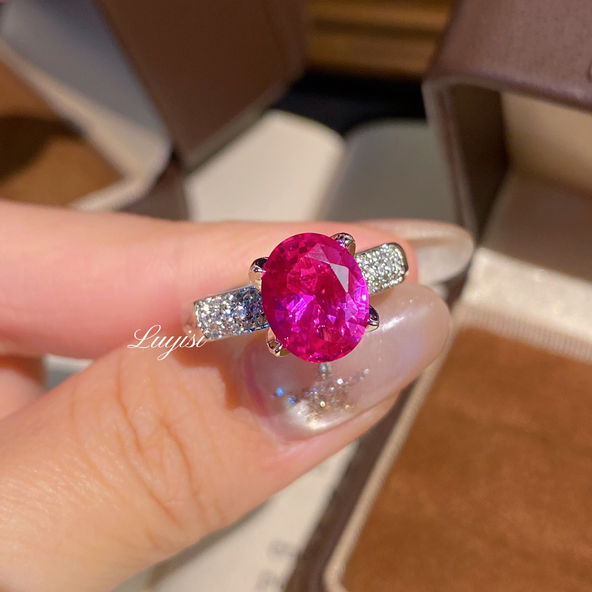 New Style Red Corundum Pigeon Egg Ring for Women, European and American Heavy-Duty Luxury Inlaid Exquisite Fashion Gemstone Adjustable Ring Jewelry