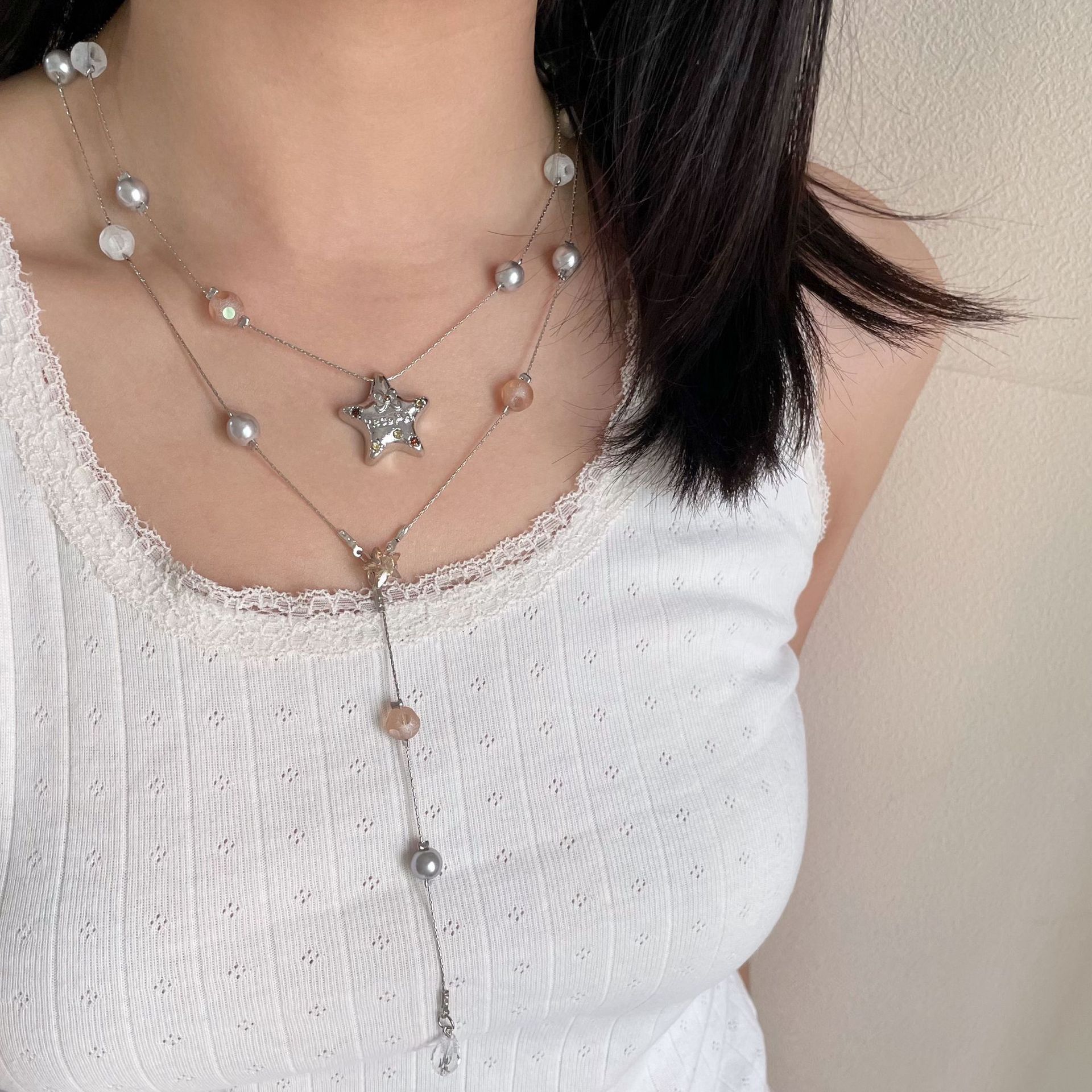 Double-Layer Faux Pearl Pentagram Clavicle Chain for Women, Minimalist and Cool Style, Versatile for Commuting, Pairs Well with Dresses, Super Fairy-Like Necklace