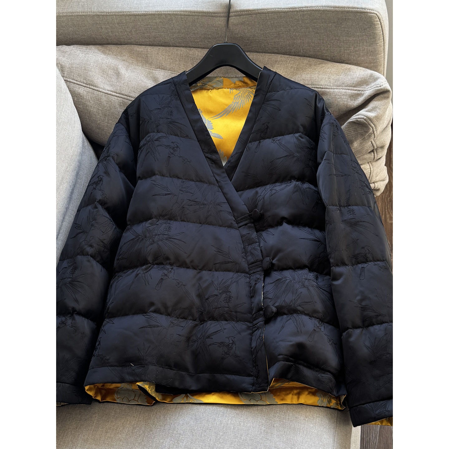 2025 New Chinese Style Old Money White Goose down National Style Rayon Jacquard Short down Jacket for Women Wholesale H12Cy088