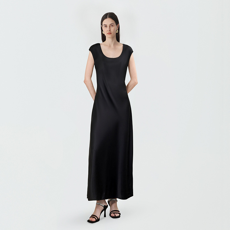 Light Luxury Glossy Silk Satin Dress, Sleeveless U-Neck, Elegant and High-End Feel, 2026 New Model, Long Dress Made of Mulberry Silk