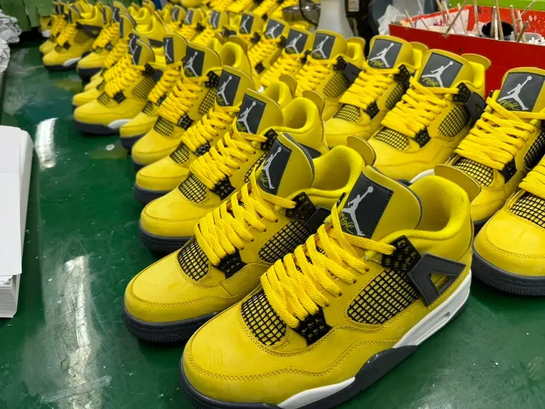 Jordan 4 Lightning