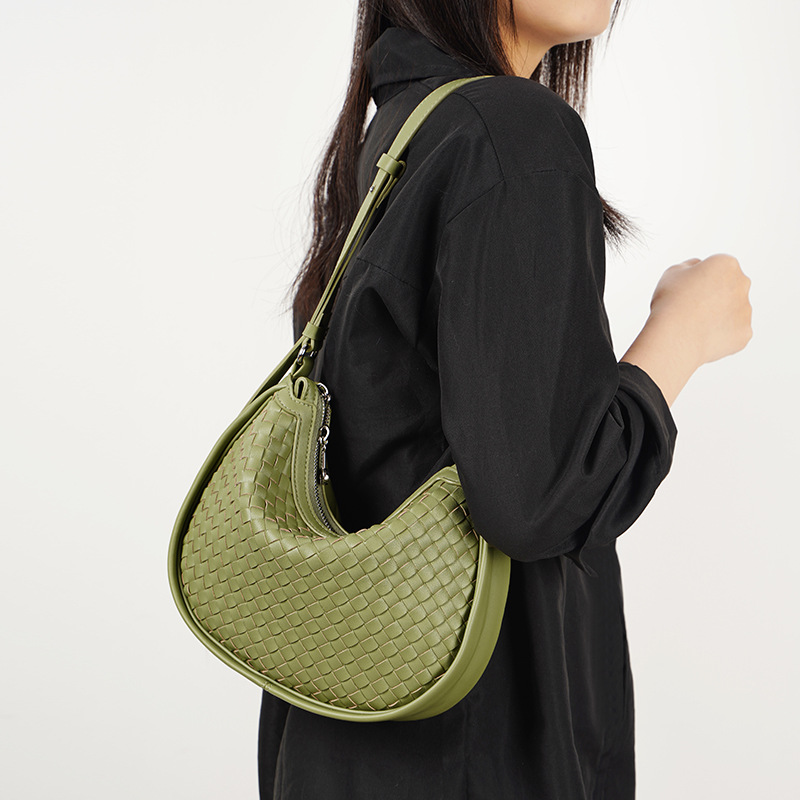 2026 New Style Women's Spring and Summer Woven Genuine Leather Crescent Bag Casual Shoulder Underarm Crossbody Handbag with a High-End Feel