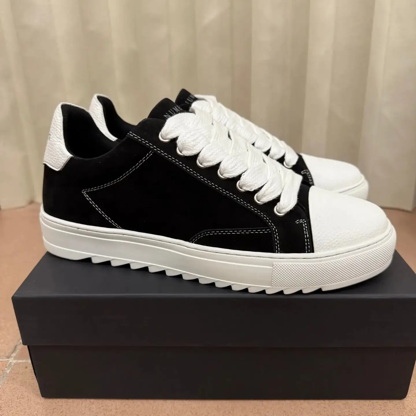 NUMBER (N)INE black white sneakers