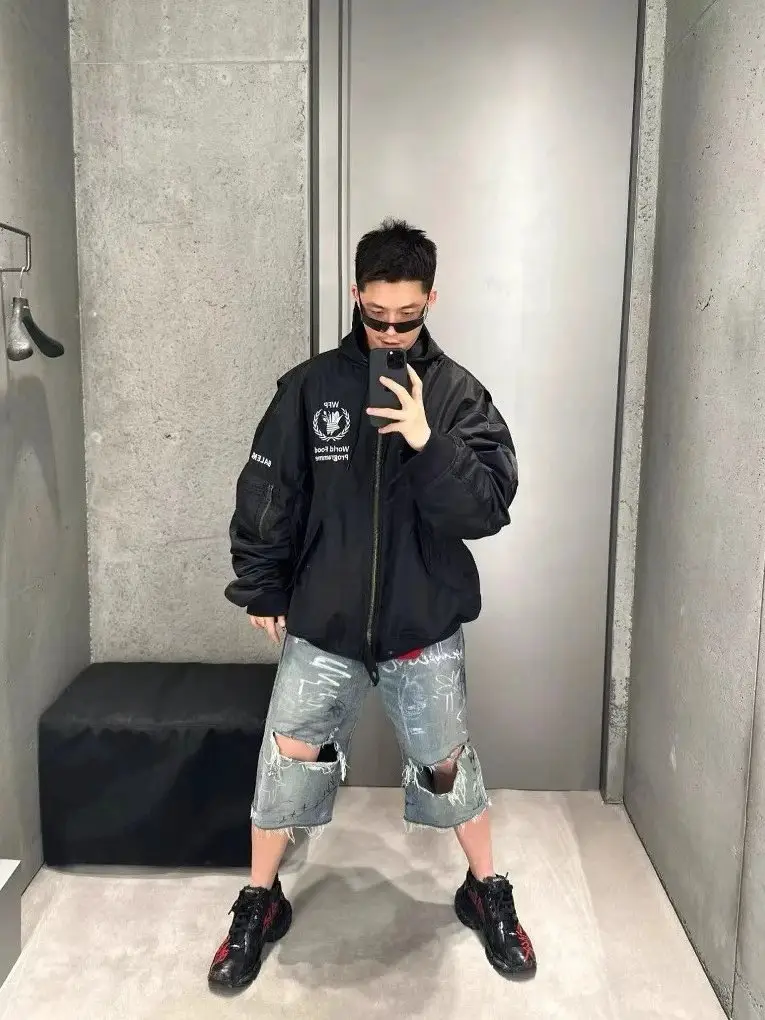 B Family Retro Old Graffiti Knee Ripped Shorts Paris Style Loose Casual Three-Quarter Jeans Trendy Men's Pants