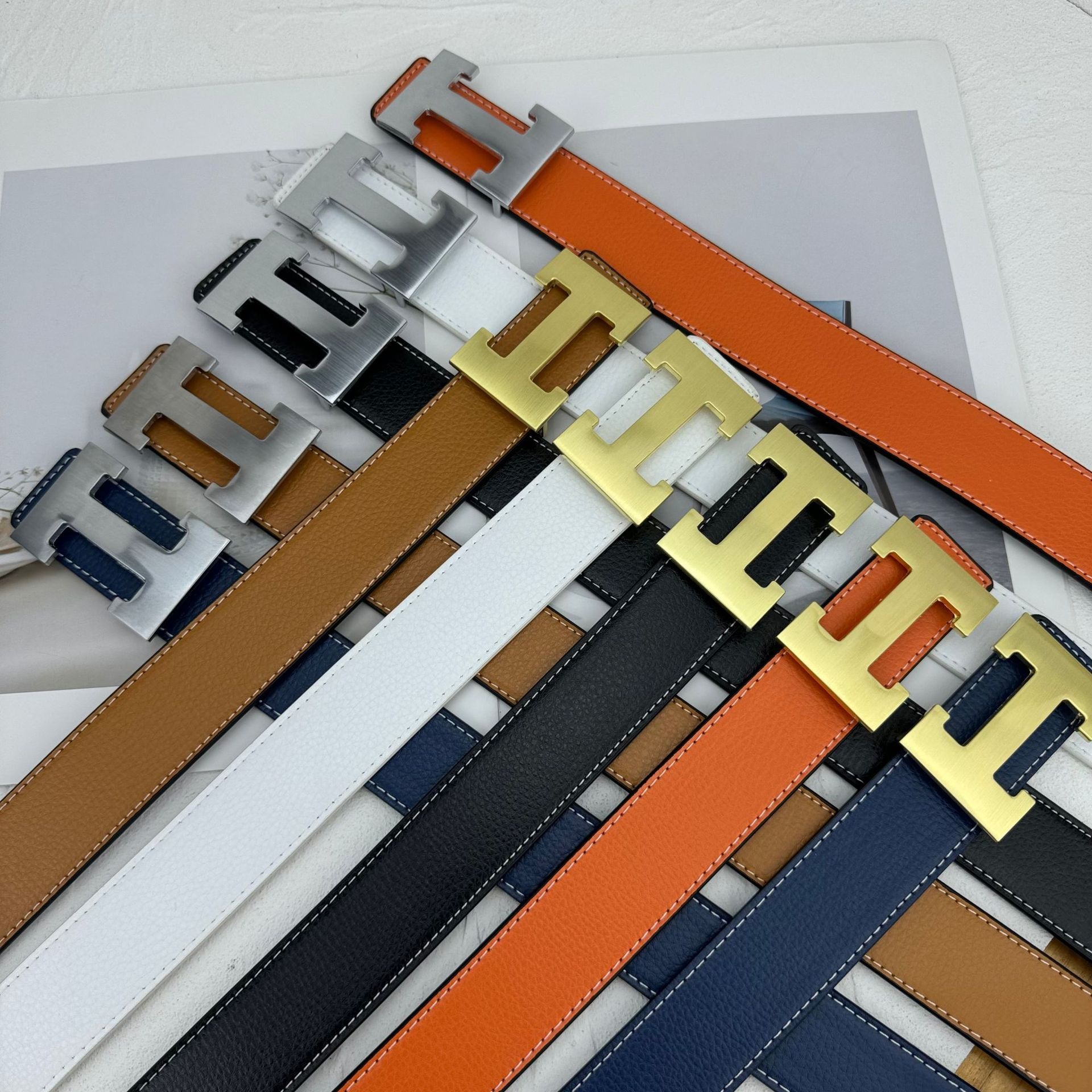 Men's Belt with Smooth Lychee Pattern Buckle, H Buckle Fashion Casual Letter Belt, Men's High-End Leather Belt QC-foto från 1688 på Qualit.ly