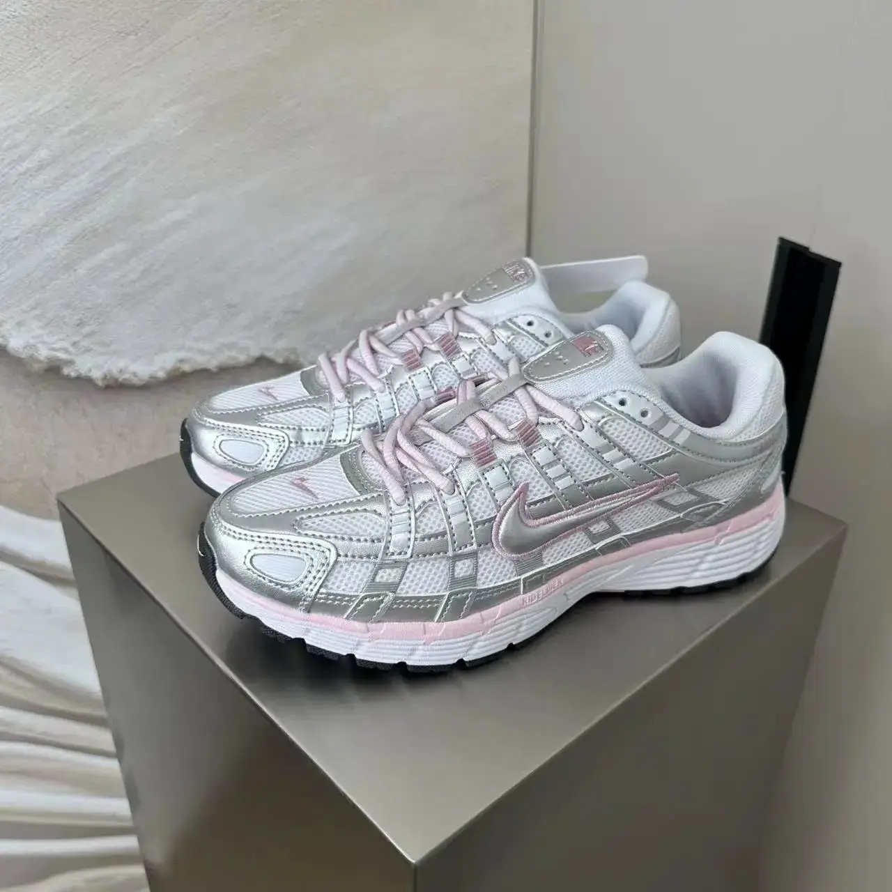 K.N 6000 running shoes