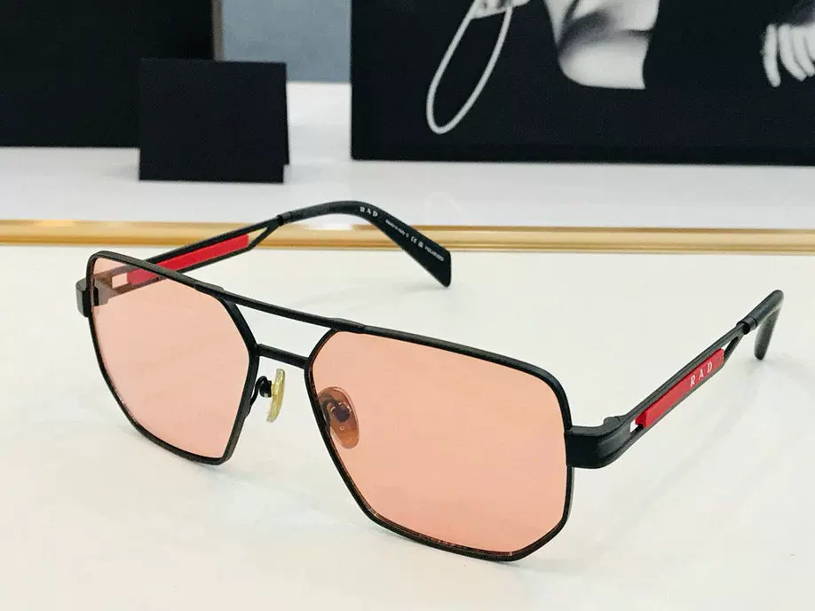 New trendy and elegant women's sunglasses, European and American universal men's UV resistant fashionable sunglasses, American sports glasses