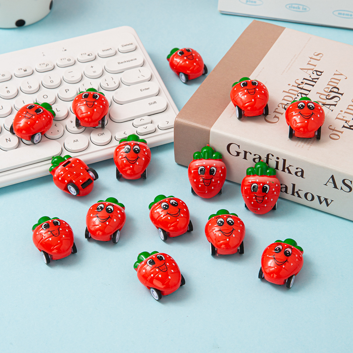 Creative cute fruit expression strawberry Huili car children's toys boys and girls reward stall night market wholesale