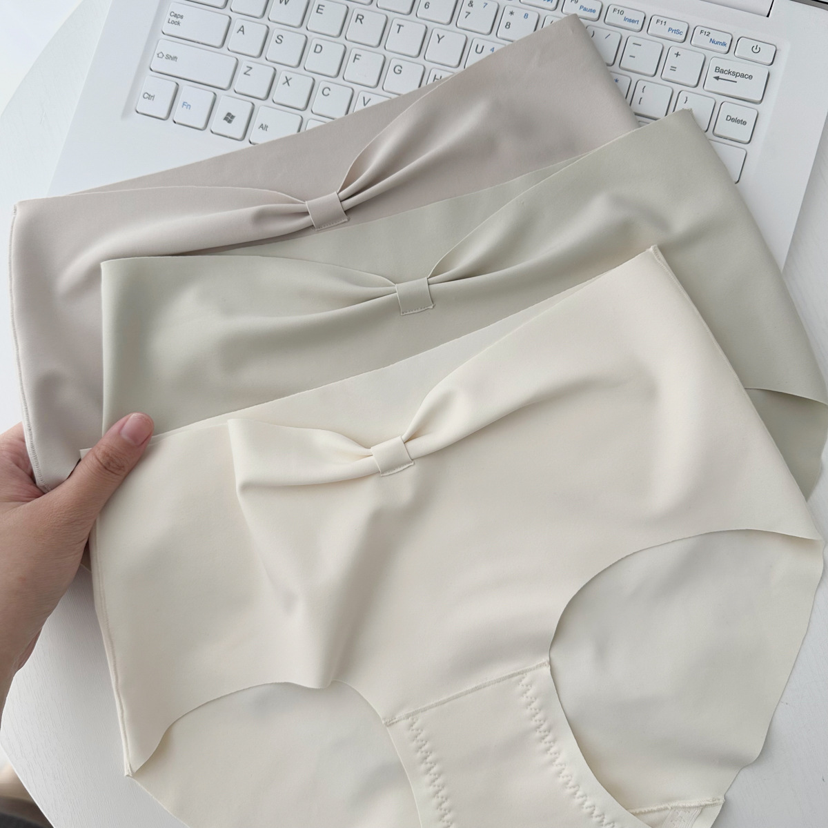 Big Sale N8318 One Piece Can Be Cut at Will, Naked Feeling, Zero Pressure Ice Silk Seamless Underwear for Women with Bow, Clean Version, Pure Cotton Crotch