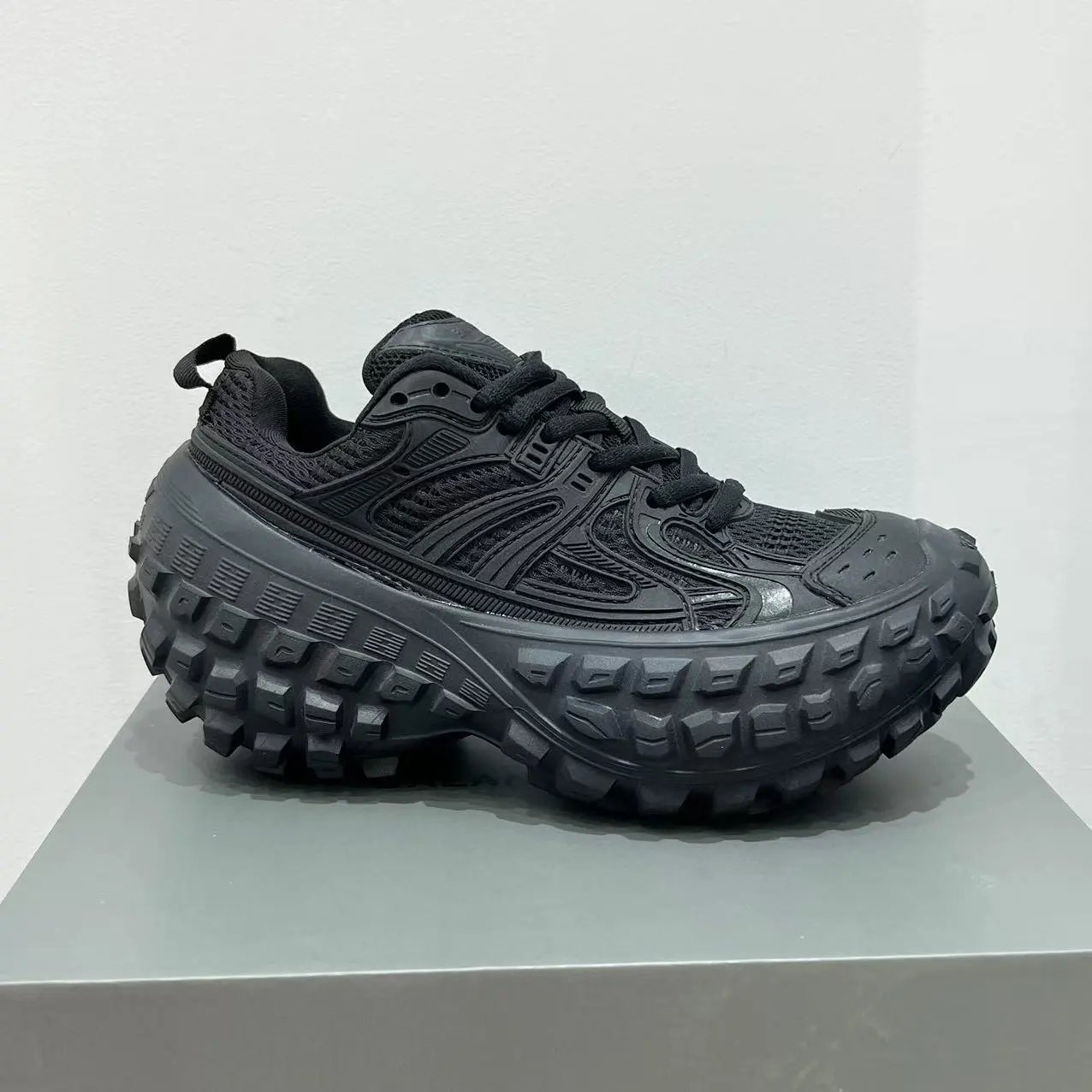 BALENCIAGA Runner Sneaker