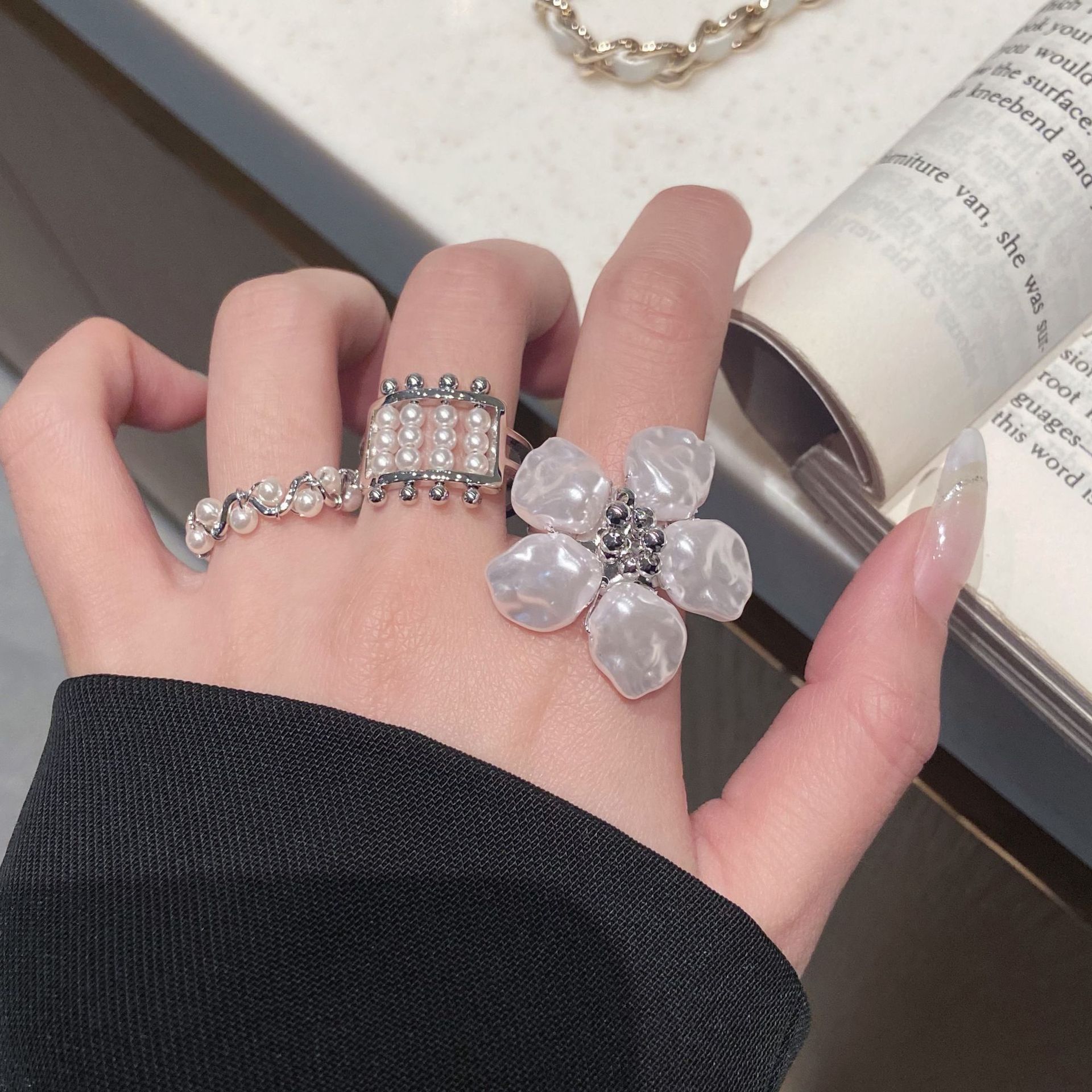 Korean-Style Pearl Flower Ring for Women, Vintage Ins Niche Design, High-End Luxury Fashion, Stackable Ring