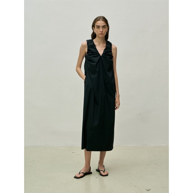 Longmei Loose V-Neck Pleated Tank Dress 2026 Spring and Summer New Nordic Vkc Simple Commuter Sleeveless Dress