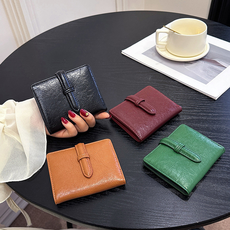 Niche Retro Small Wallet Women's High-End Oil Wax Pickup Bag Women's 2025 New Women's Short Foldableing Coin Clip