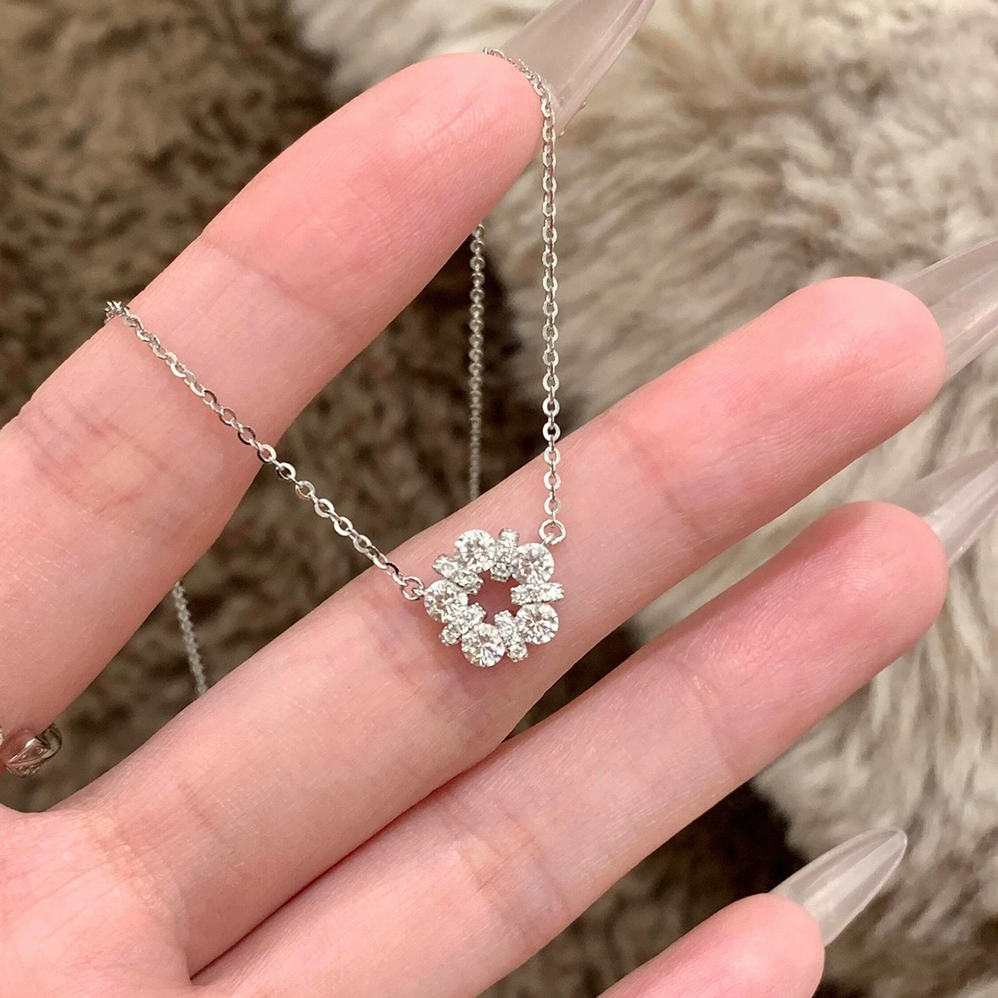 Sparkling Donut Full Diamond Lucky Flower Wreath Necklace 2026 New Model Light Luxury Exquisite Niche Design Clavicle Chain Custom-Made