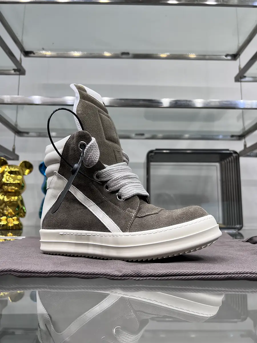 Thick-Soled High-Top Sneakers with Genuine Leather Laces, Inverted Triangle Design, Brown Suede, Thick Sole, High Street Style, Large Tongue, Short Boots, Large Size, Trendy