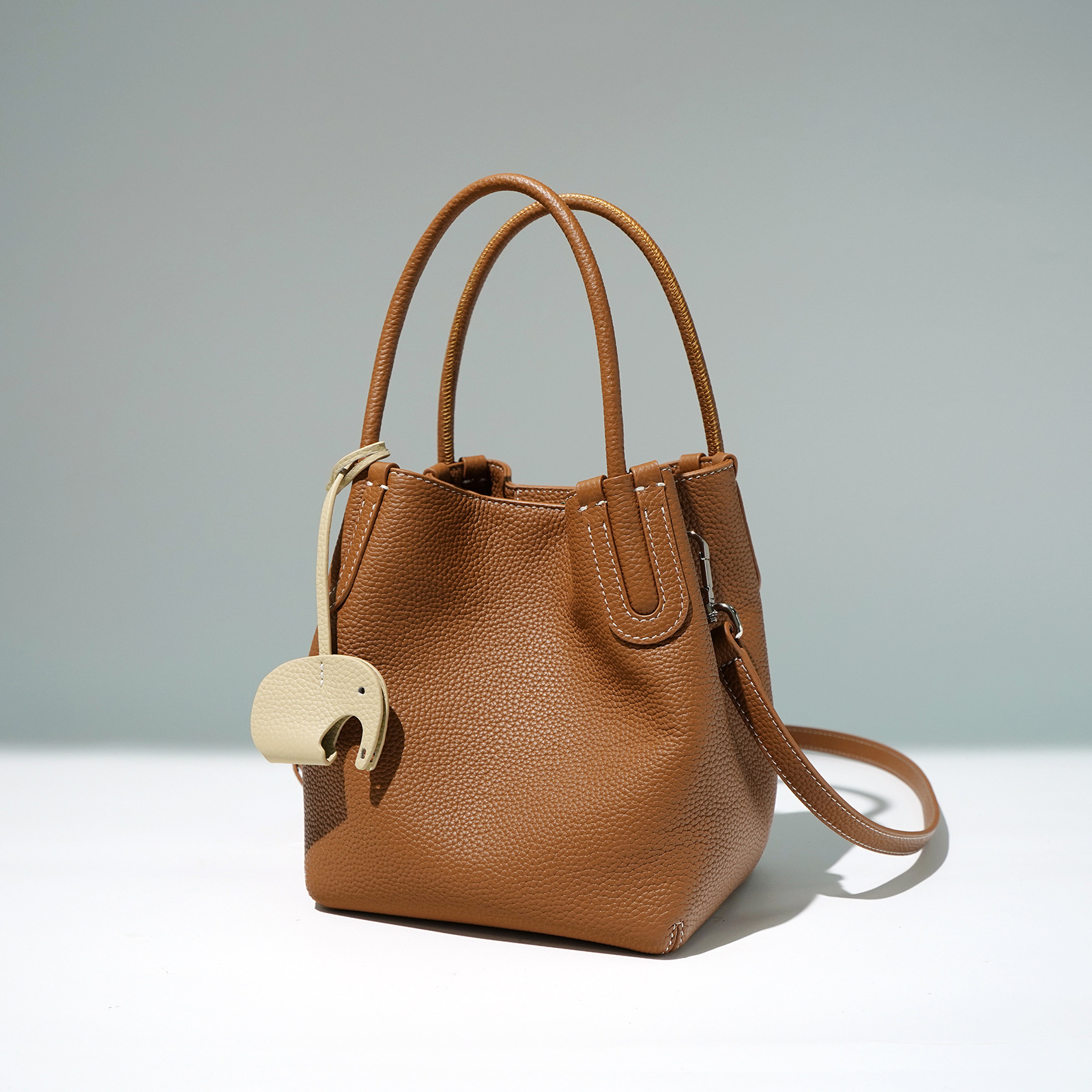 Spring Texturized Top Layer Cowhide Vegetable Basket Bag Simple All-match Mobile Phone Crossbody Bag Commuter Shoulder Bucket Bag