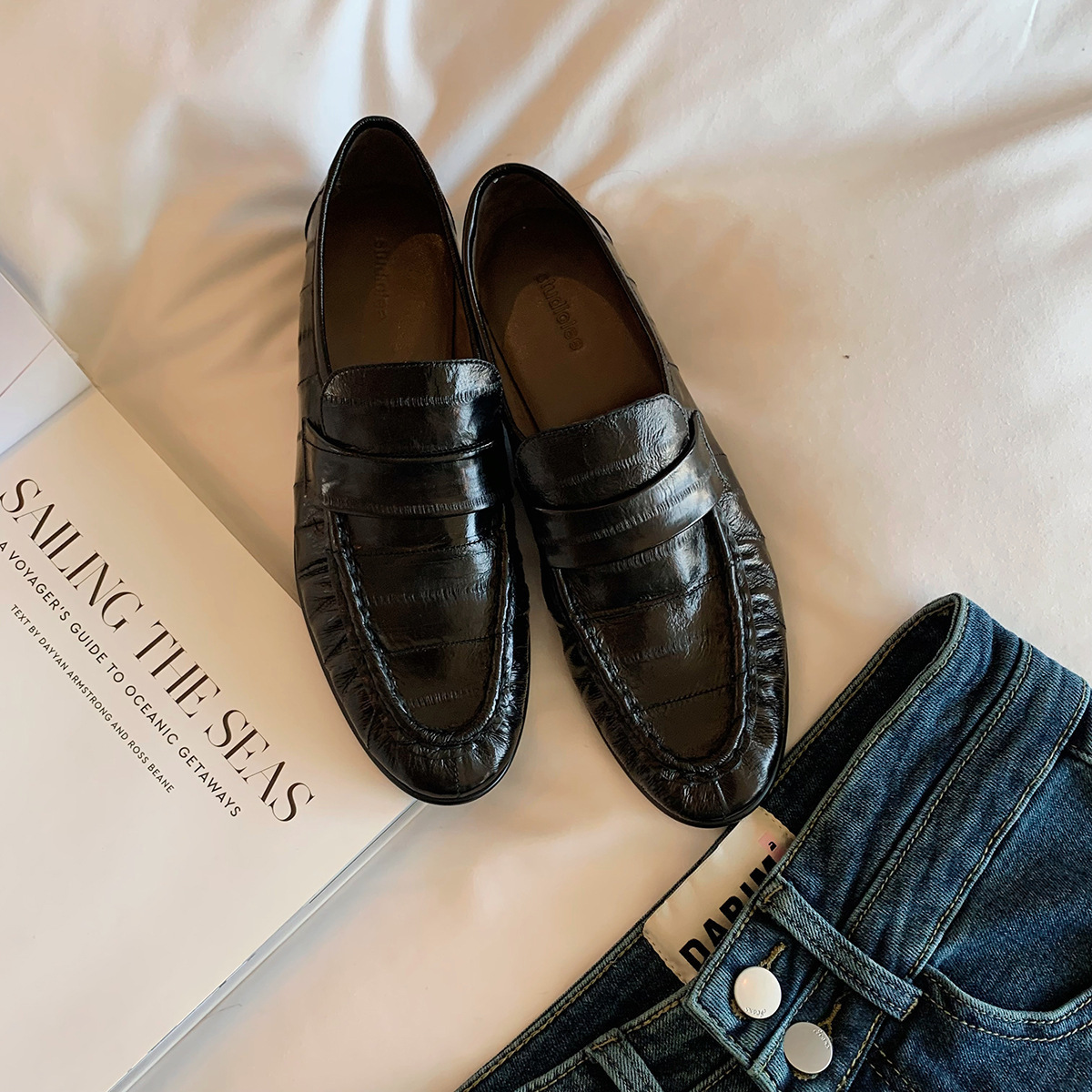 In Stock~Crocodile Pattern Loafers for Women, Flat-Soled, Spring 2026, Comfortable and Non-Tiring for the Feet, Pleated British-Style Leather Shoes, Cross-Border