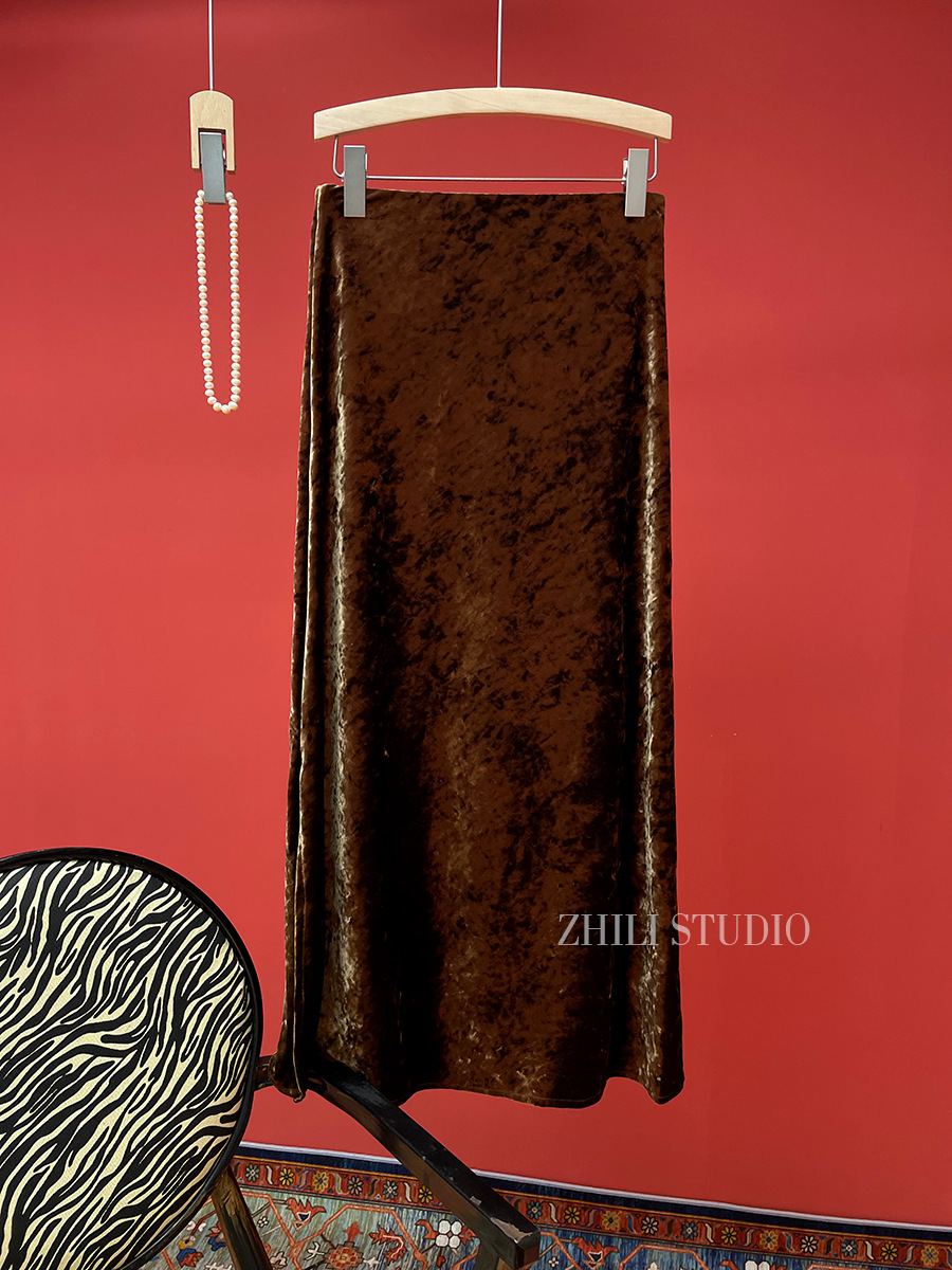 Autumn Chinese-Style Retro Diamond Velvet Skirt, Slimming and Hip-Hugging, Slit Mid-Length Skirt, High-Waisted and Sexy