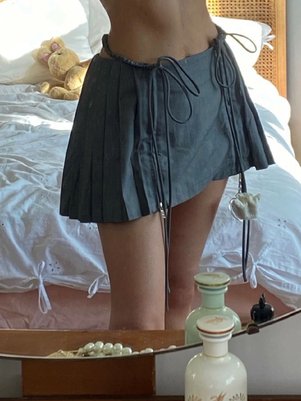 [Clearout No Returns or Exchanges] Korean Lisa's Same Smoky Gray Side Zipper Tie Pleated Low-Waist Miniskirt