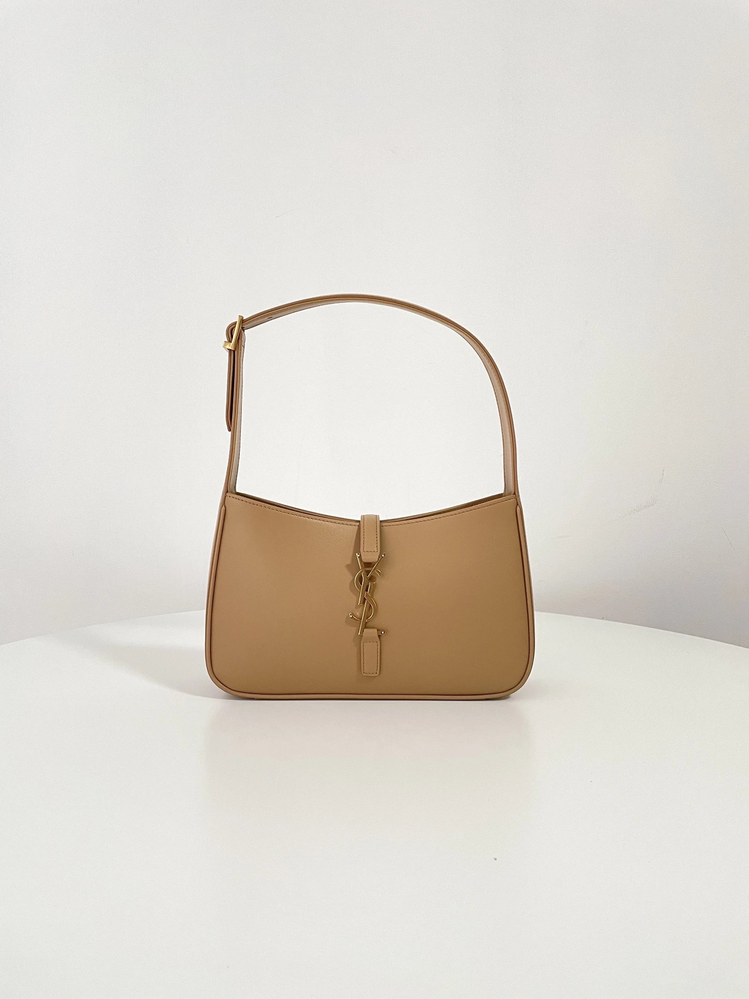 Saint Laurent Le 5 A 7 Hobo bag