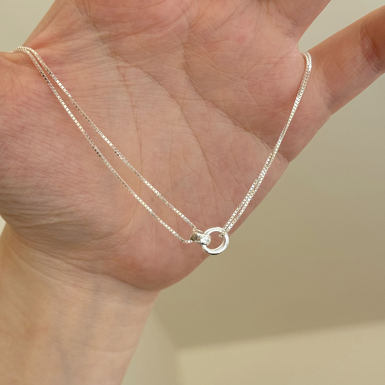 Interlocking Double-Layer Necklace 2026 New Style Light Luxury Exquisite Niche Design High-End Clavicle Chain Jewelry Wholesale