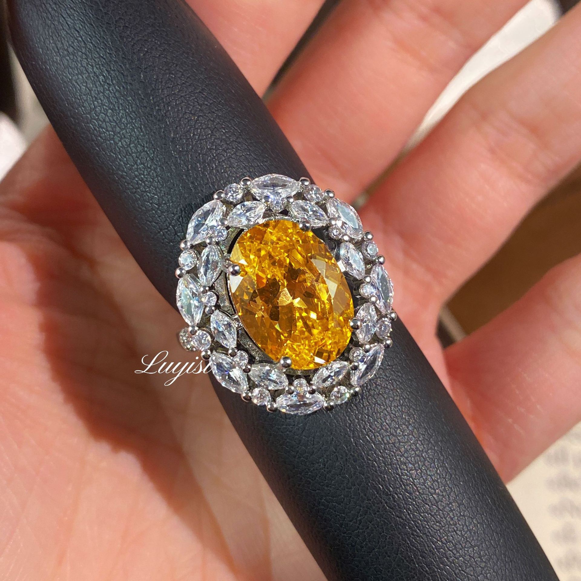 High-End Ice Flower Cut Paraiba Ring, Fashionable and Luxurious, Versatile and Elegant, Pigeon Egg Colored Gemstone Yellow Diamond Ring for Women