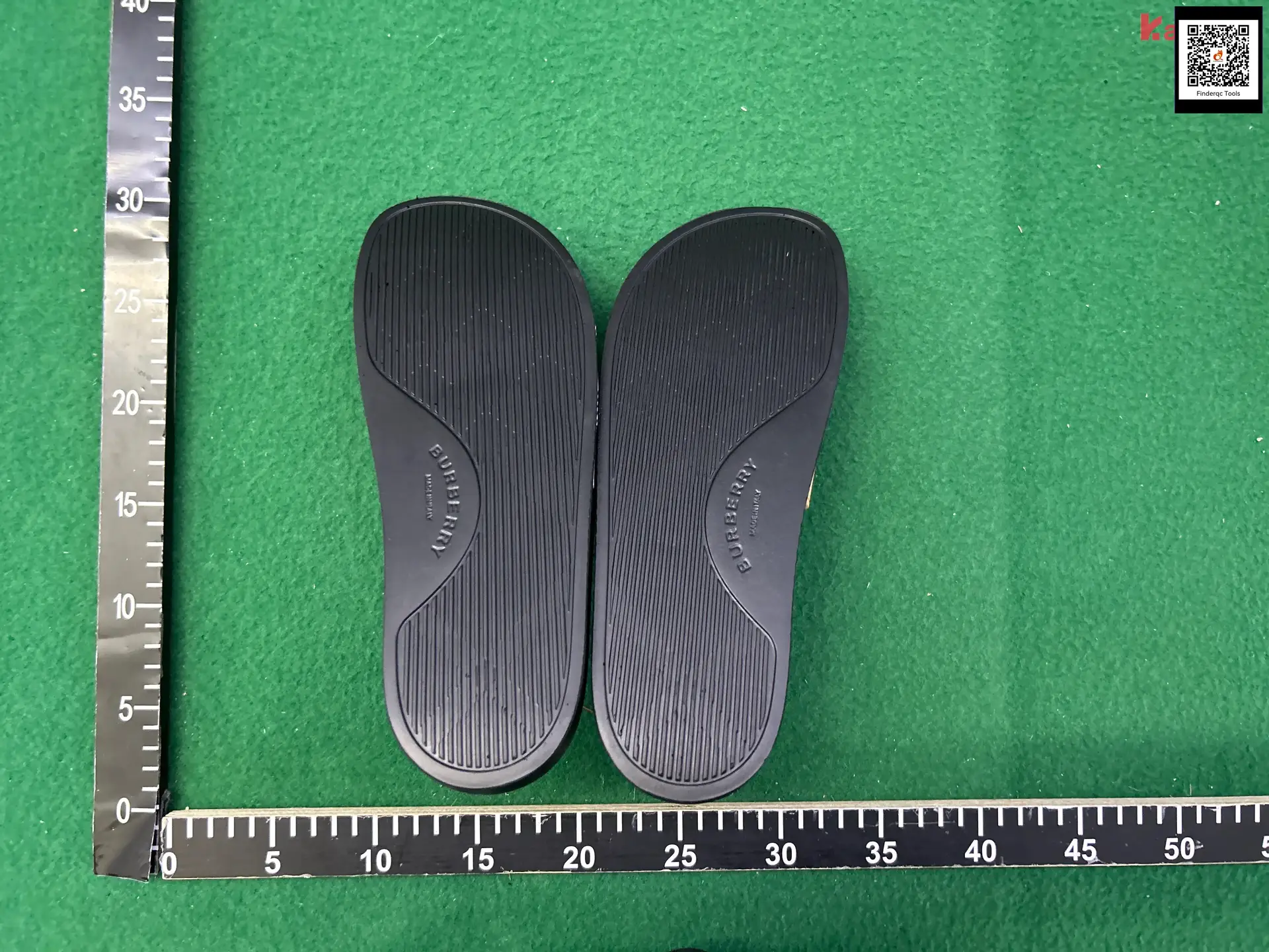 Burberry slides black