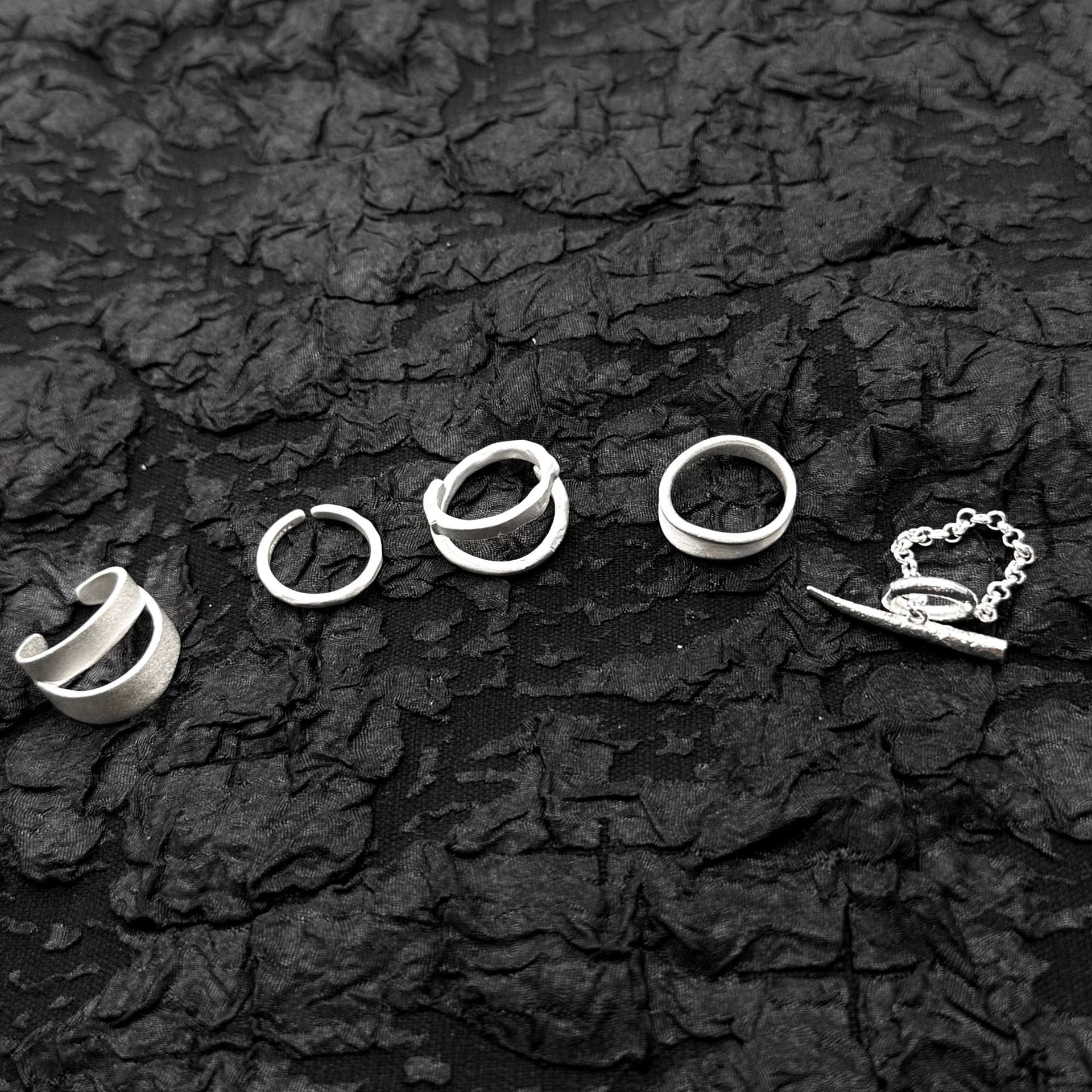 Detaj Dark Wind Winding Ring munchen Style Retro Old Irregular Line Ring Chain Ring Fotografie QC de pe 1688 pe Qualit.ly