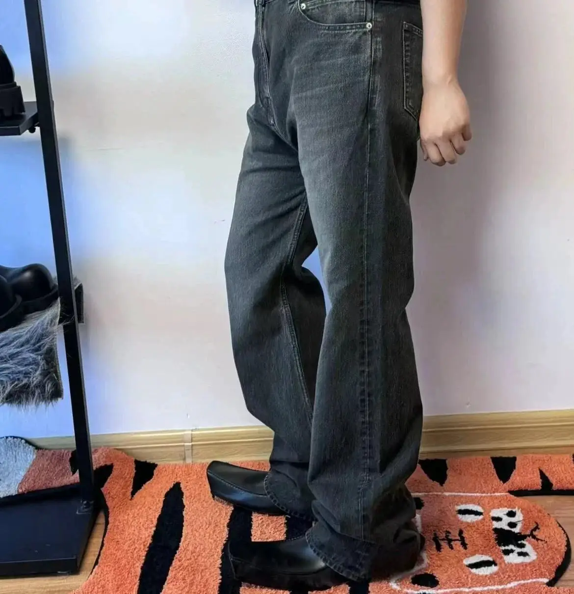 InStock/24SpringFlaredNewGrade-RobeBlackandGrayWashedDistressedMicro-FlaredJeans