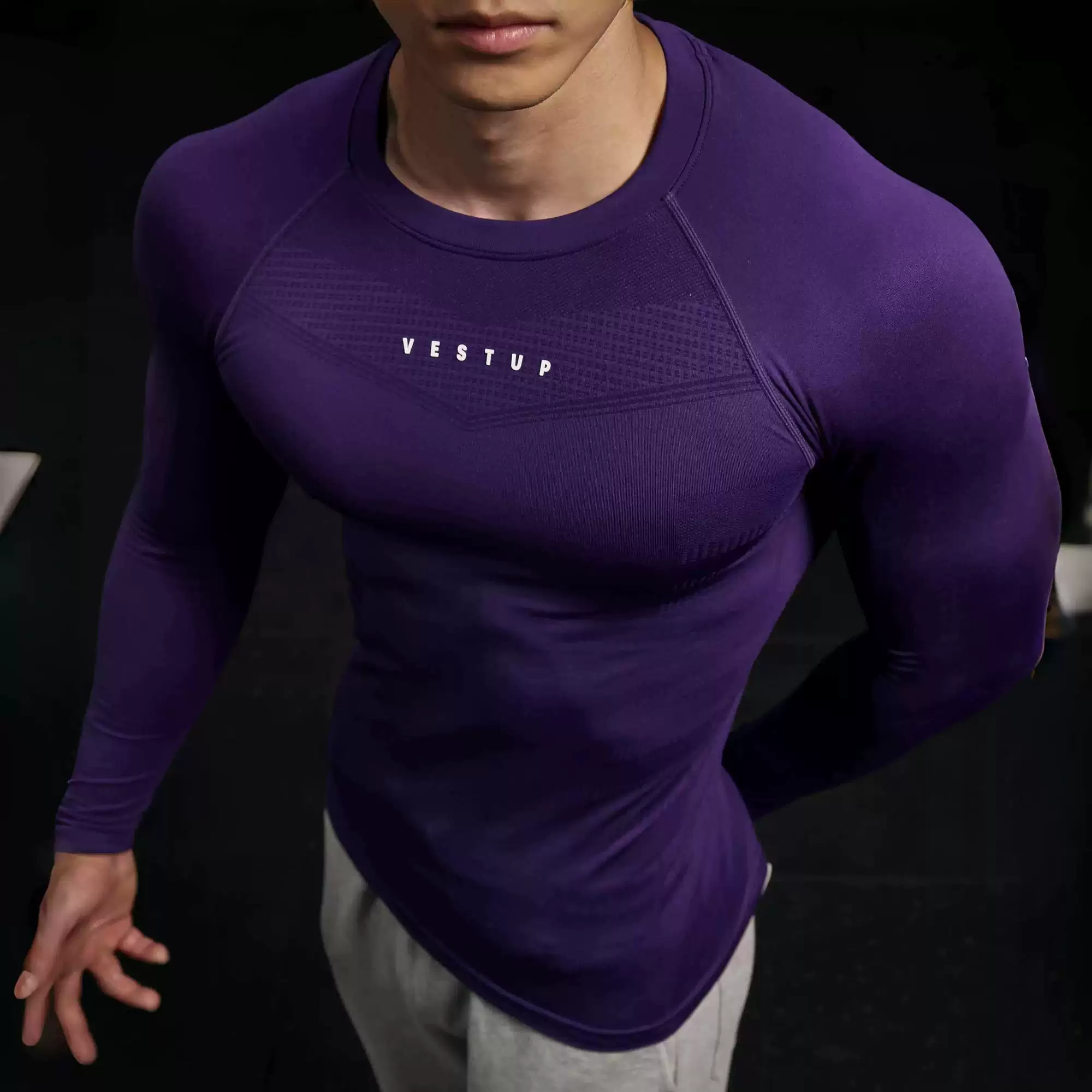 High elasticity tight fitting seamless long sleeved fitness top for autumn and winter, new base, breathable shoulder insertion sports T-shirt, training clothes