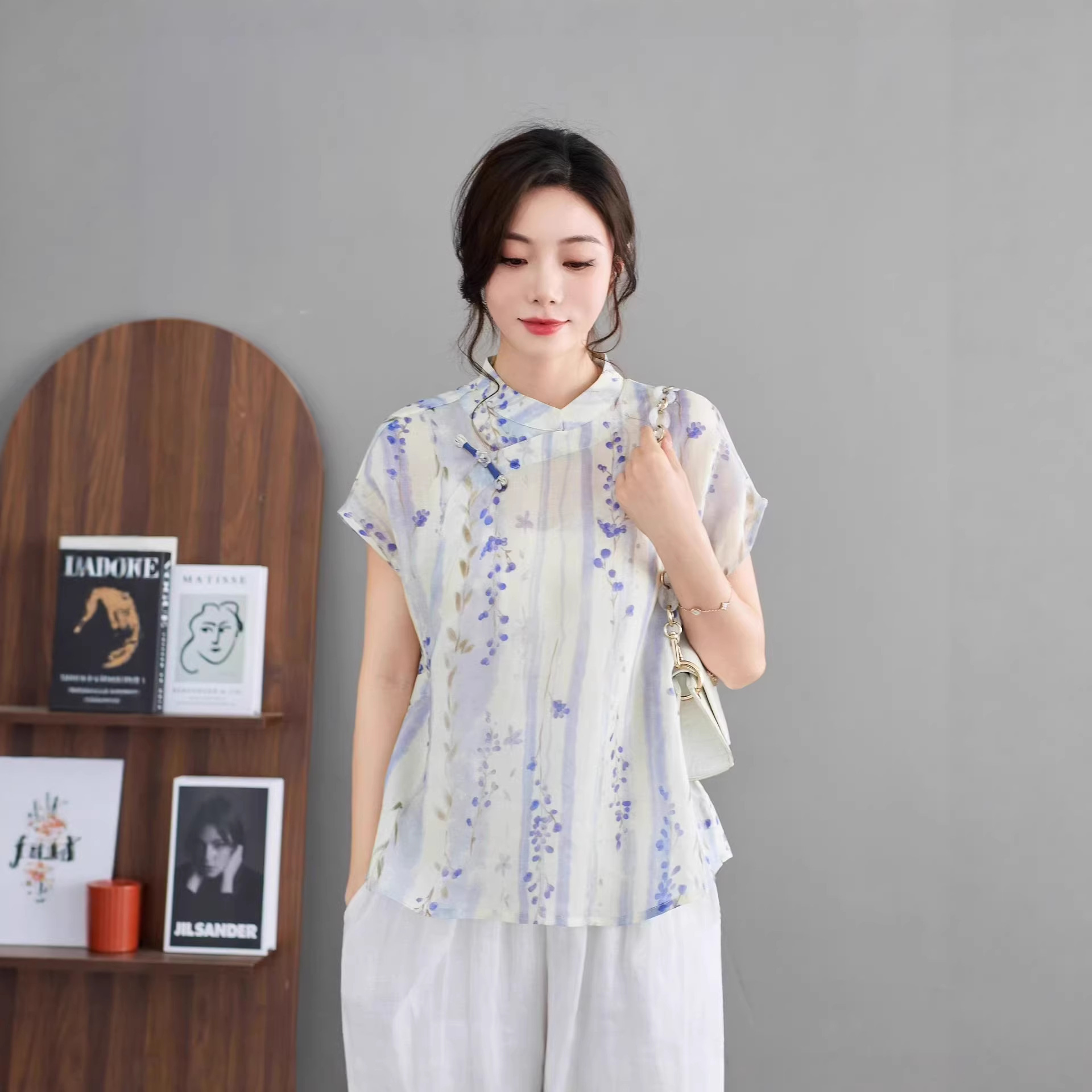 2026 Summer New Style Ramie Printed Shirt with Stand Collar, Digital Print, Raglan Sleeves, Side Slits, Elegant Top for Women