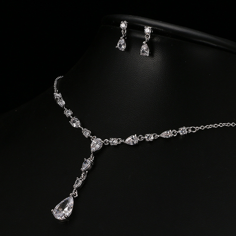 Cross-Border New Wedding Jewelry Two-Piece Set for Women, Luxurious and Elegant Zircon Water Drop Necklace and Earrings Set Wholesale QC-foto från 1688 på Qualit.ly