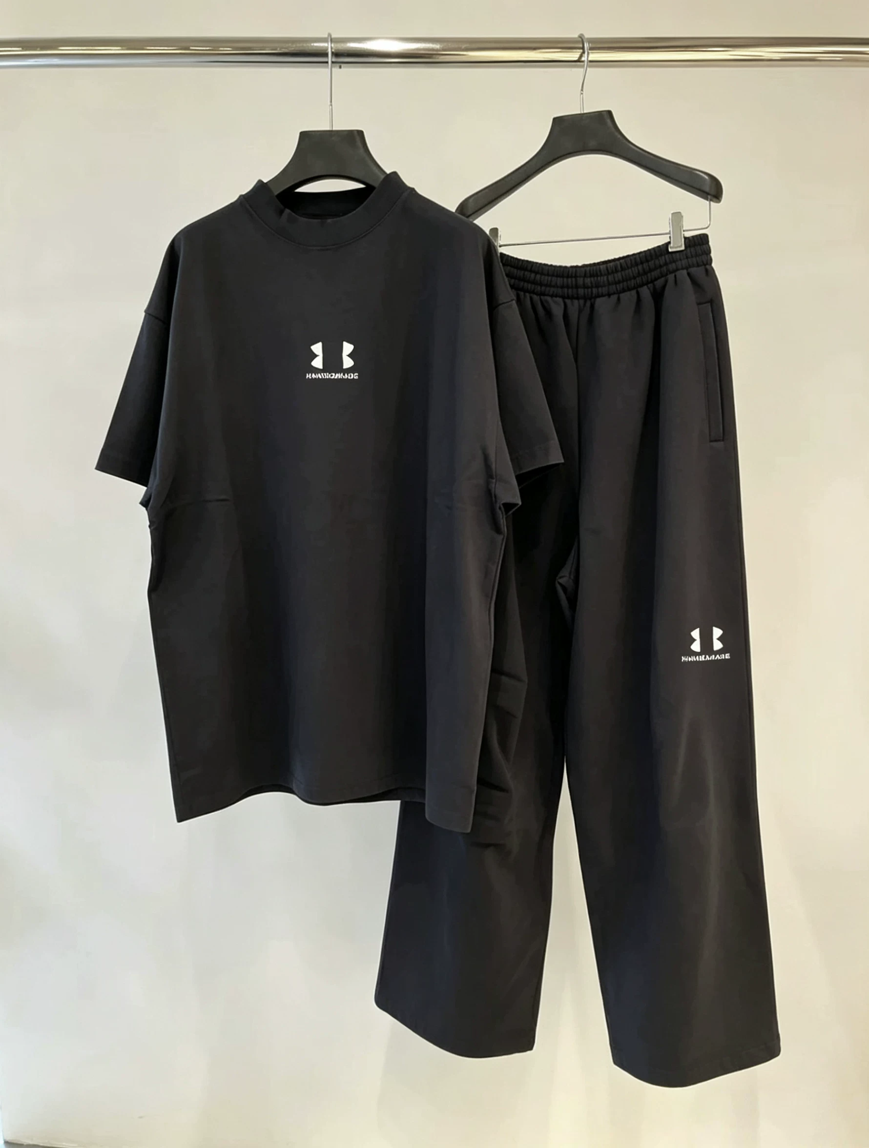 Hanbao【Good Quality Products】Ua Collaboration Logo Embroidered Loose Short Sleeve T-Shirt/Sweatpants Set for Men and Women QC-foto van TAOBAO op Qualit.ly