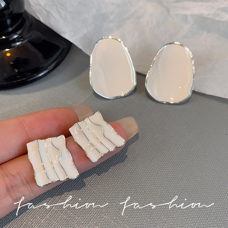 White Texture Square Earrings Women's All-match Casual Design Sense Exaggerated Simple Large Elegant 2025 New Ear Accessories