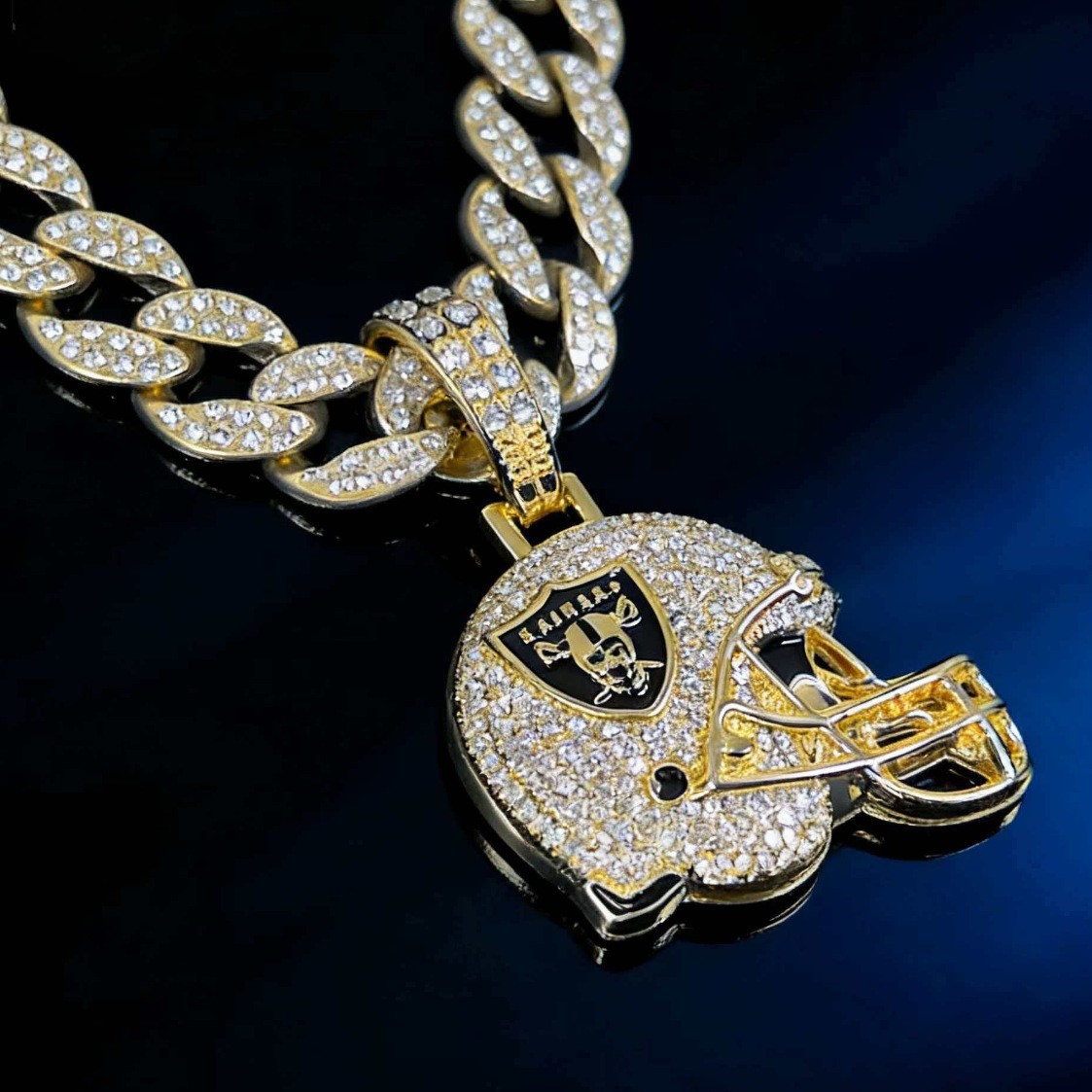 European and American Hip-Hop Style Full Diamond Personalized Nfl Series Raiders Helmet Pendant Cuban Chain Men's Necklace Custom-Made