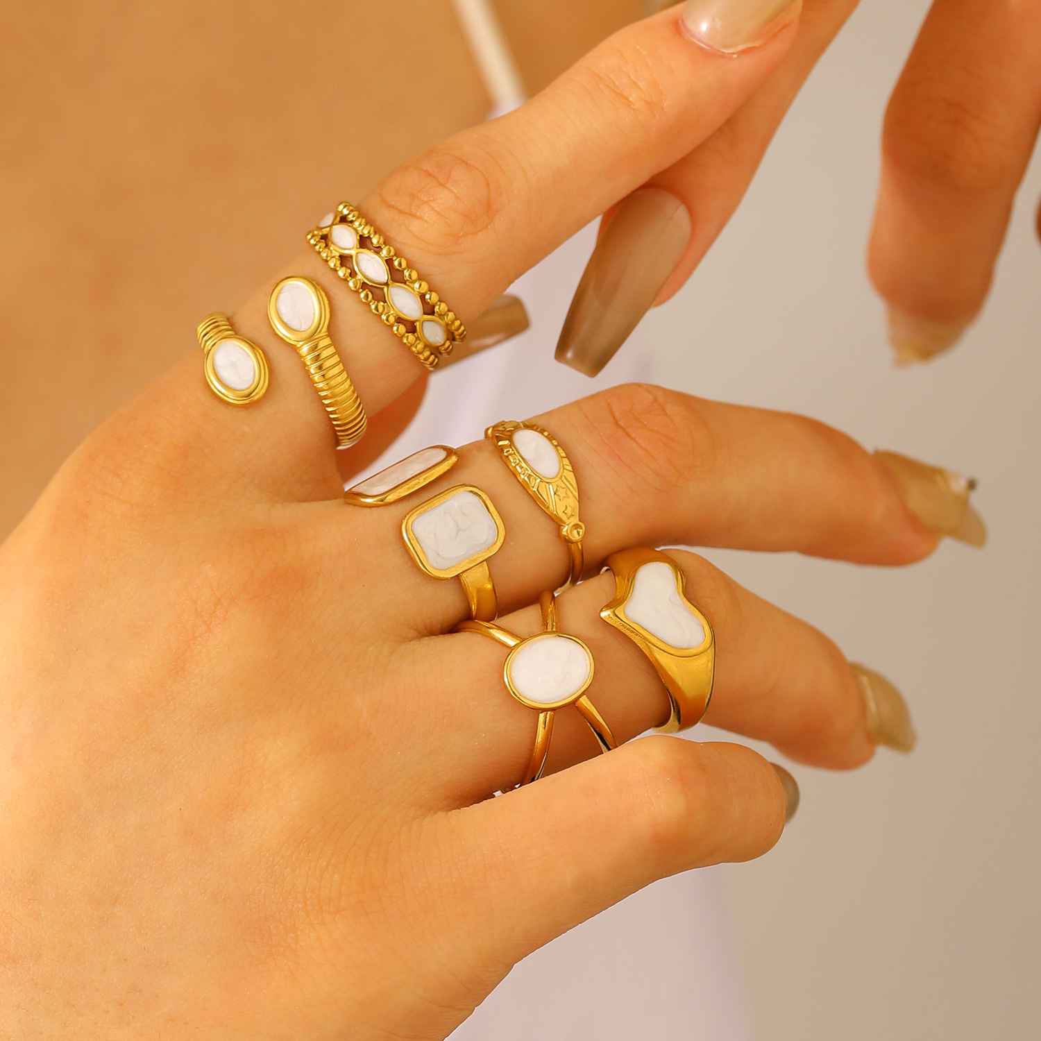 Europe and the United States explosions ins net red drop oil stainless steel ring women do not fade light luxury high sense gold-plated ring wholesale