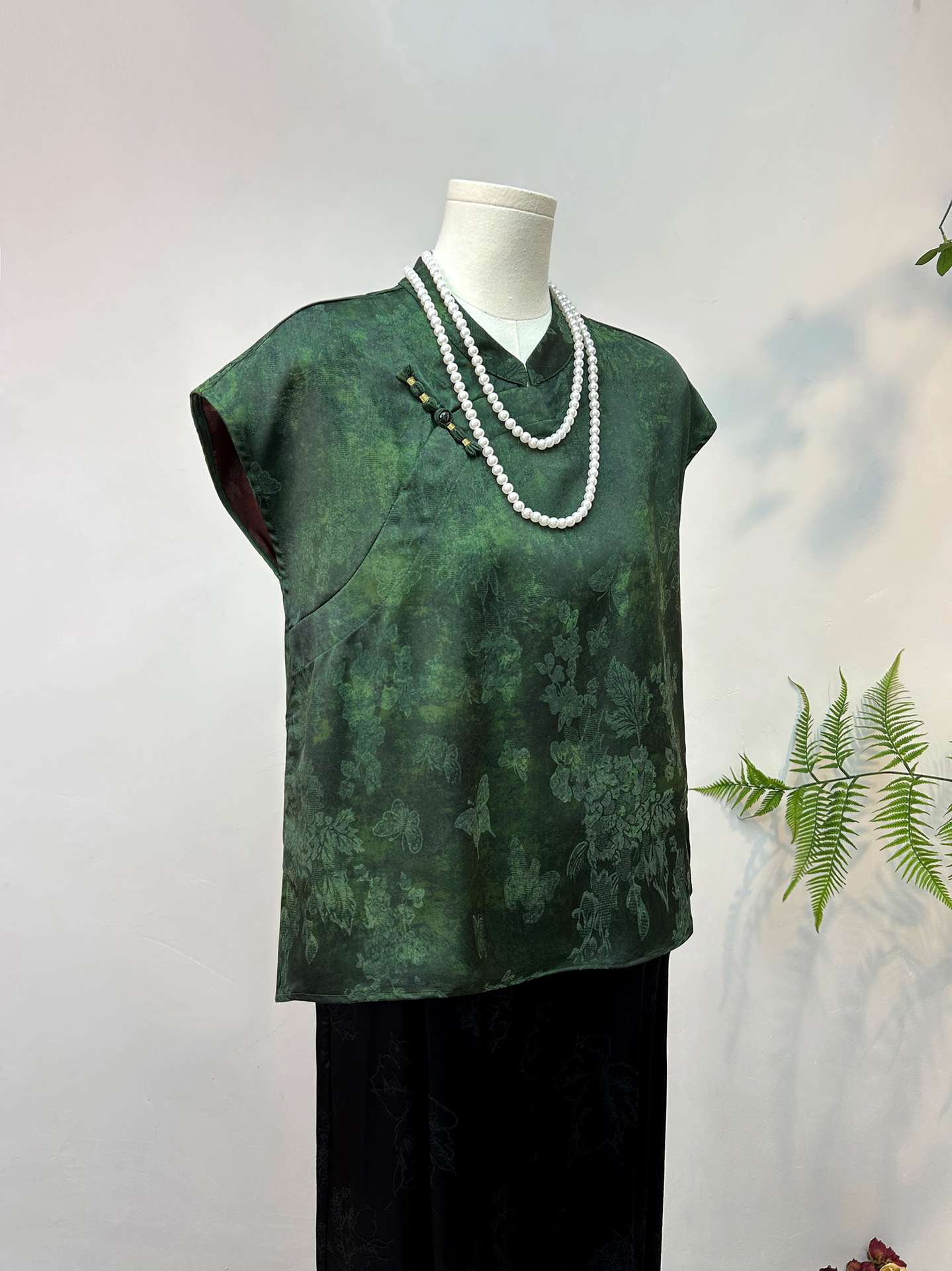 New Chinese Style Retro Slant Placket Buckle T-shirt Women's 2025 Summer New National Style Elegant Jacquard Short-sleeved Slim Top