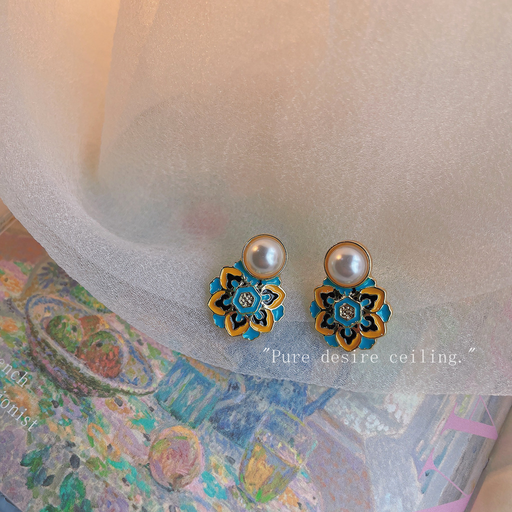 Retro Palace Style Flower Pearl Earrings Ethnic Style Totem Contrast Color Niche Design Sense Temperament Antique Earrings