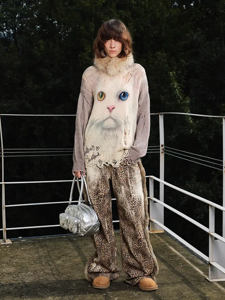1jinn Studio Cat Printing Ripped round Neck Loose Sweater Idle Style Loose Long Sleeves Knitwear Tops