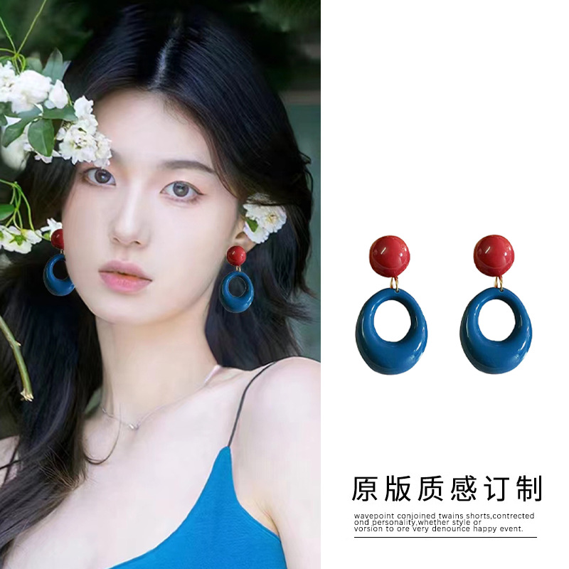 Retro Hong Kong Style Atmosphere Circle Contrast Color Earrings Women's Round Face Suitable Earrings Niche Design Exaggerated Earrings