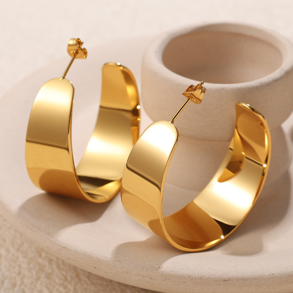Europe and the United States cross-border stainless steel plated 18K gold earrings Joker high-end sense exaggerated design U-shaped earrings wholesale jewelry women