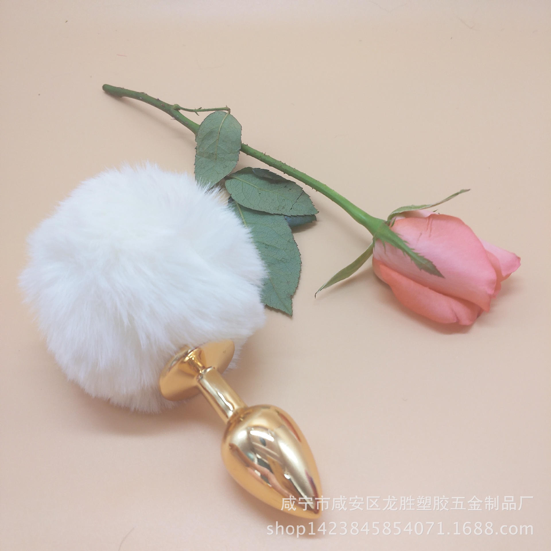 Fur ball rabbit tail metal anal plug back court alternative toys sex toys manufacturers wholesale gold medium