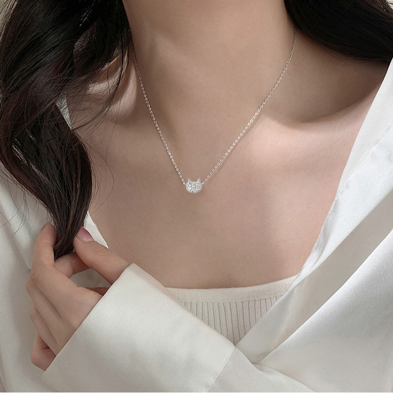 Full Diamond Cat Necklace, Simple and Eye-Catching Pendant for Commuting, Fresh and Cute, Soft and Adorable Girl's Cat Clavicle Chain