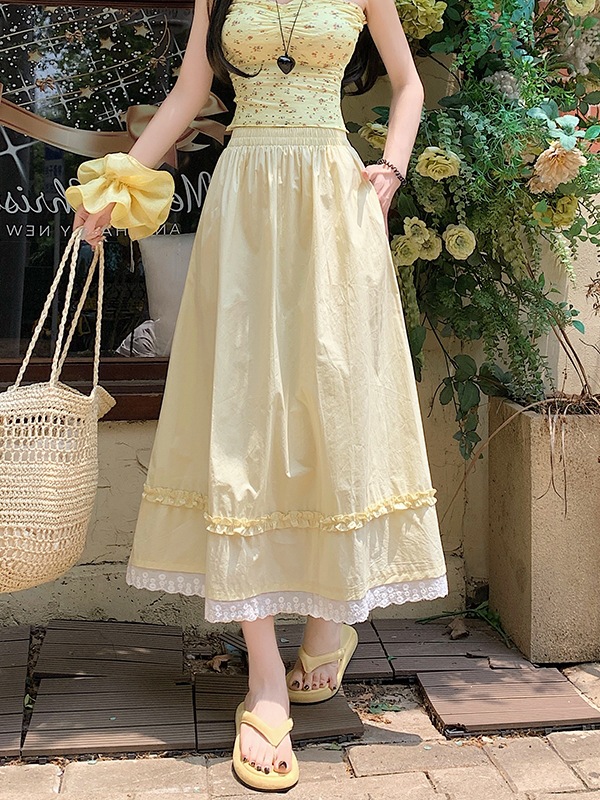 Real Shot of a Sweet and Gentle Summer Style Lace-Trimmed Midi Skirt with a Flared Hem