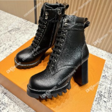 In-Stock 25 Autumn and Winter Popular Thick-Soled Height-Increasing Mid-Calf Martin Boots for Women, Comfortable, Fashionable, Versatile High-Version Motorcycle Boots