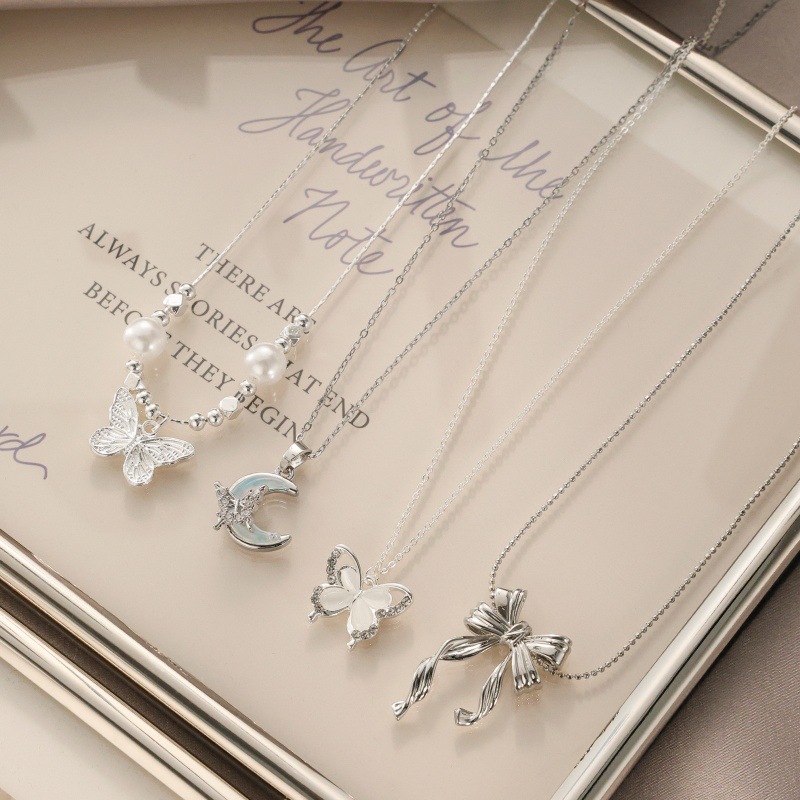 Super Fairy Butterfly Pendant Necklace for Women, Light Luxury Niche Design Clavicle Chain, 2023 New Model, High-End Simple Clavicle Chain