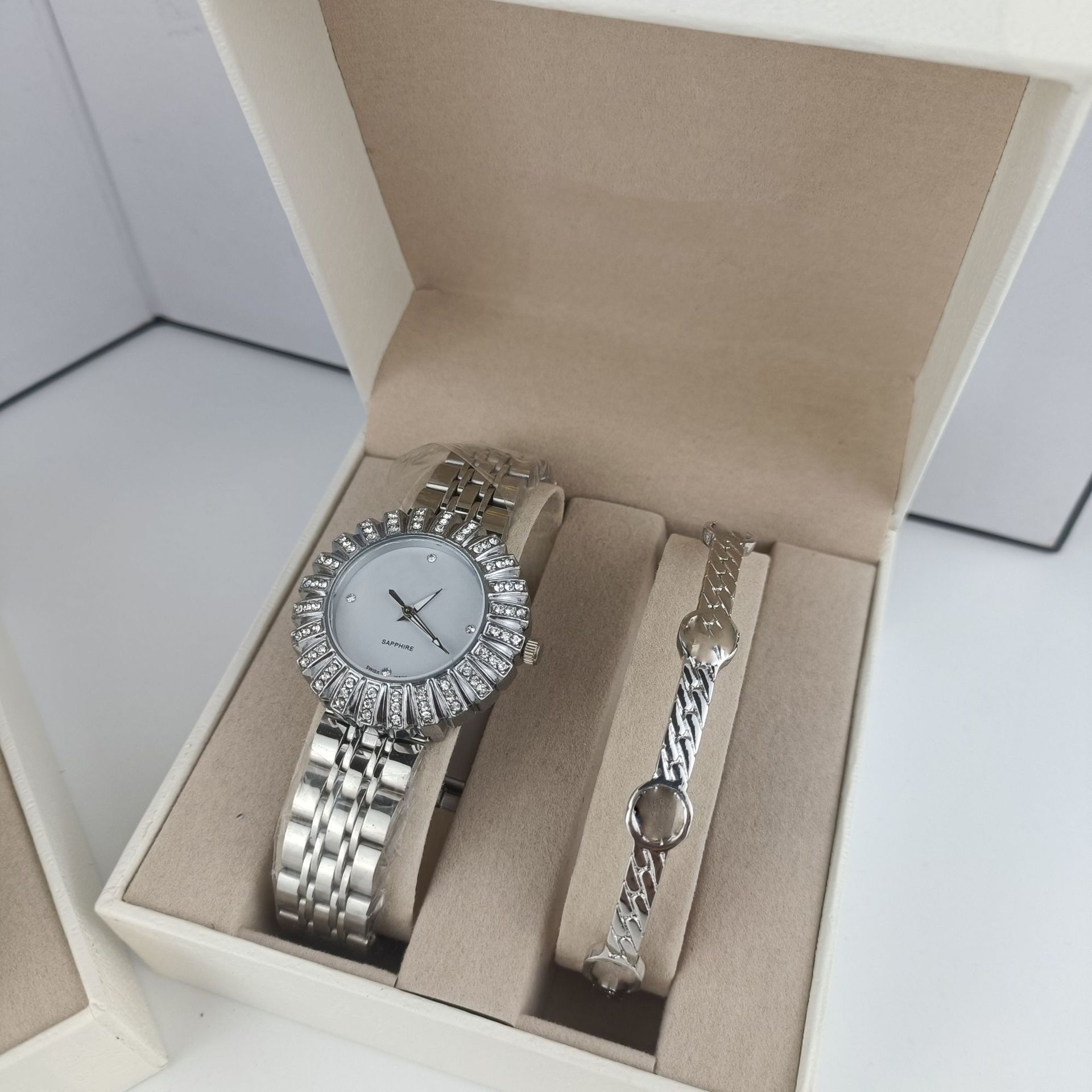 2-Piece Set of Spring New Light Luxury Starry Sky Rhinestone Round Flower Dial Fashion Quartz Alloy Bracelet Watch