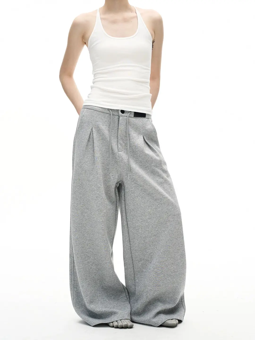 Madwitch American Retro Drapey Wide-Leg Sweatpants for Men and Women, Loose and Versatile, Double Pleated Design, Slimming Pants, Trendy